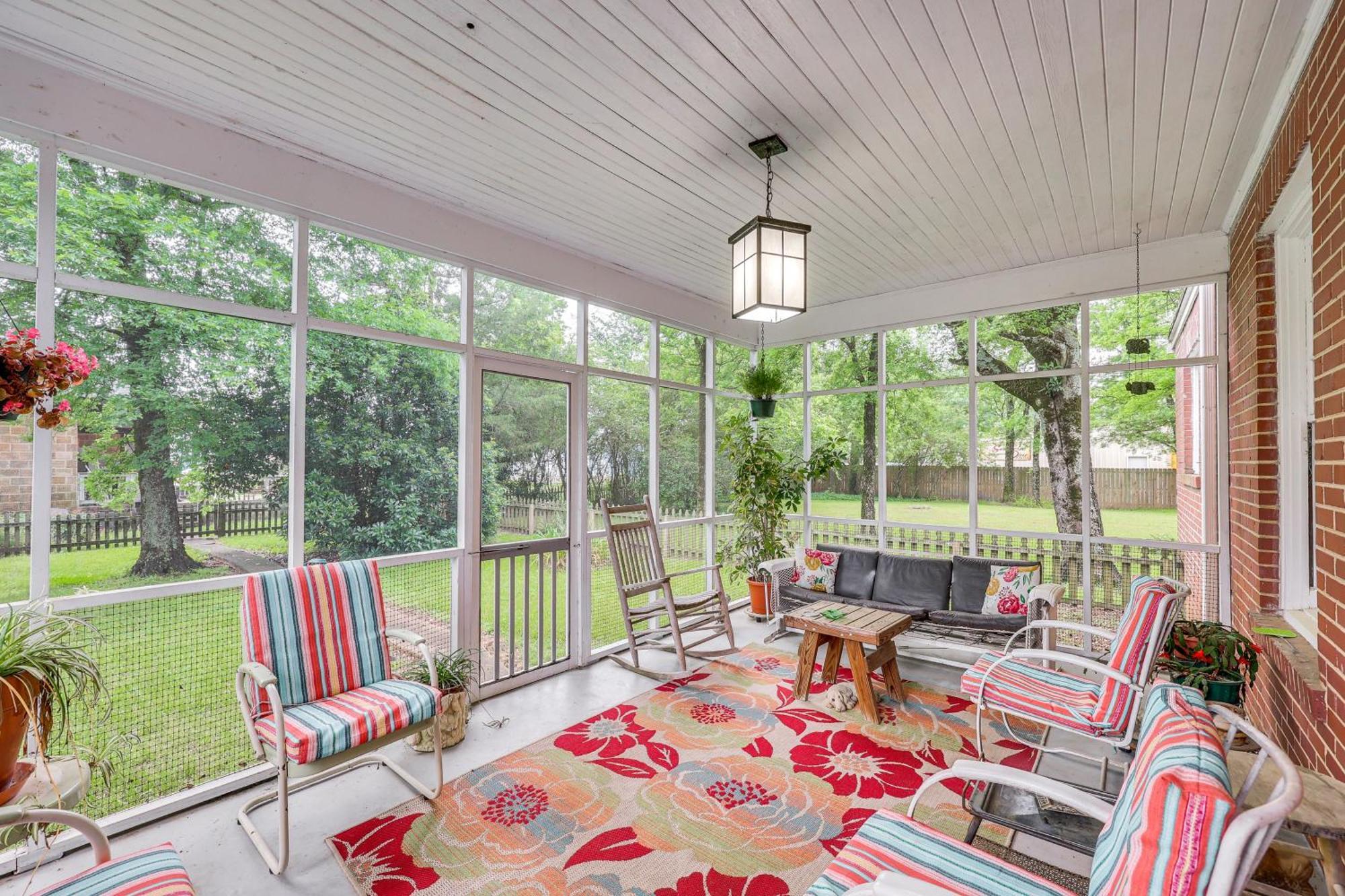 Delightful Retreat With Fireplace And Large Yard! Exterior foto
