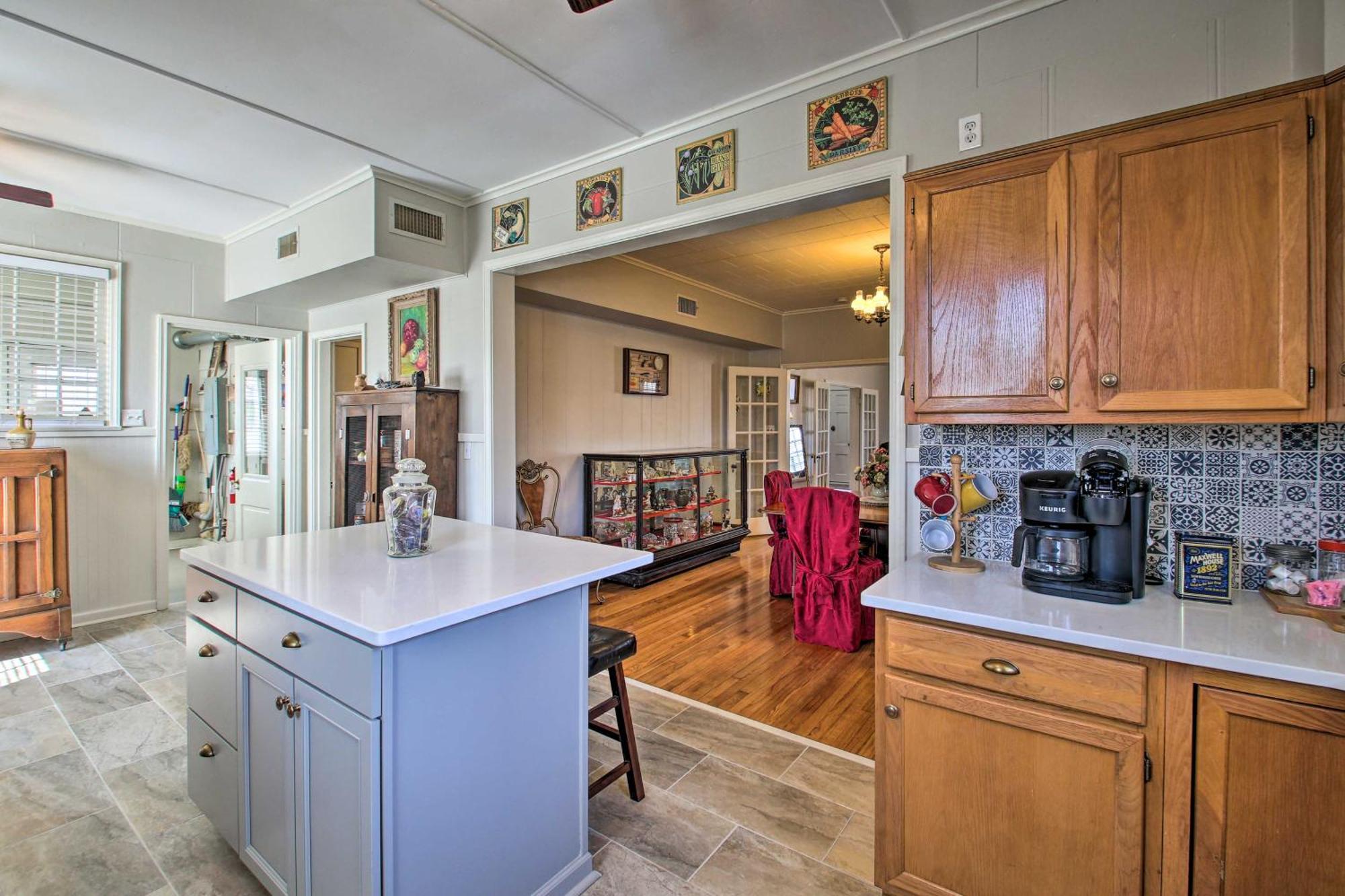 Delightful Retreat With Fireplace And Large Yard! Exterior foto