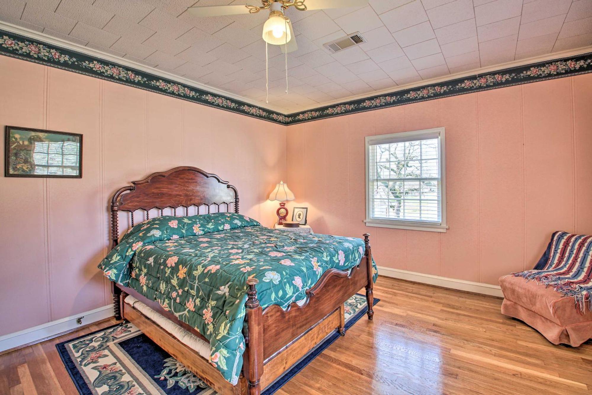 Delightful Retreat With Fireplace And Large Yard! Exterior foto