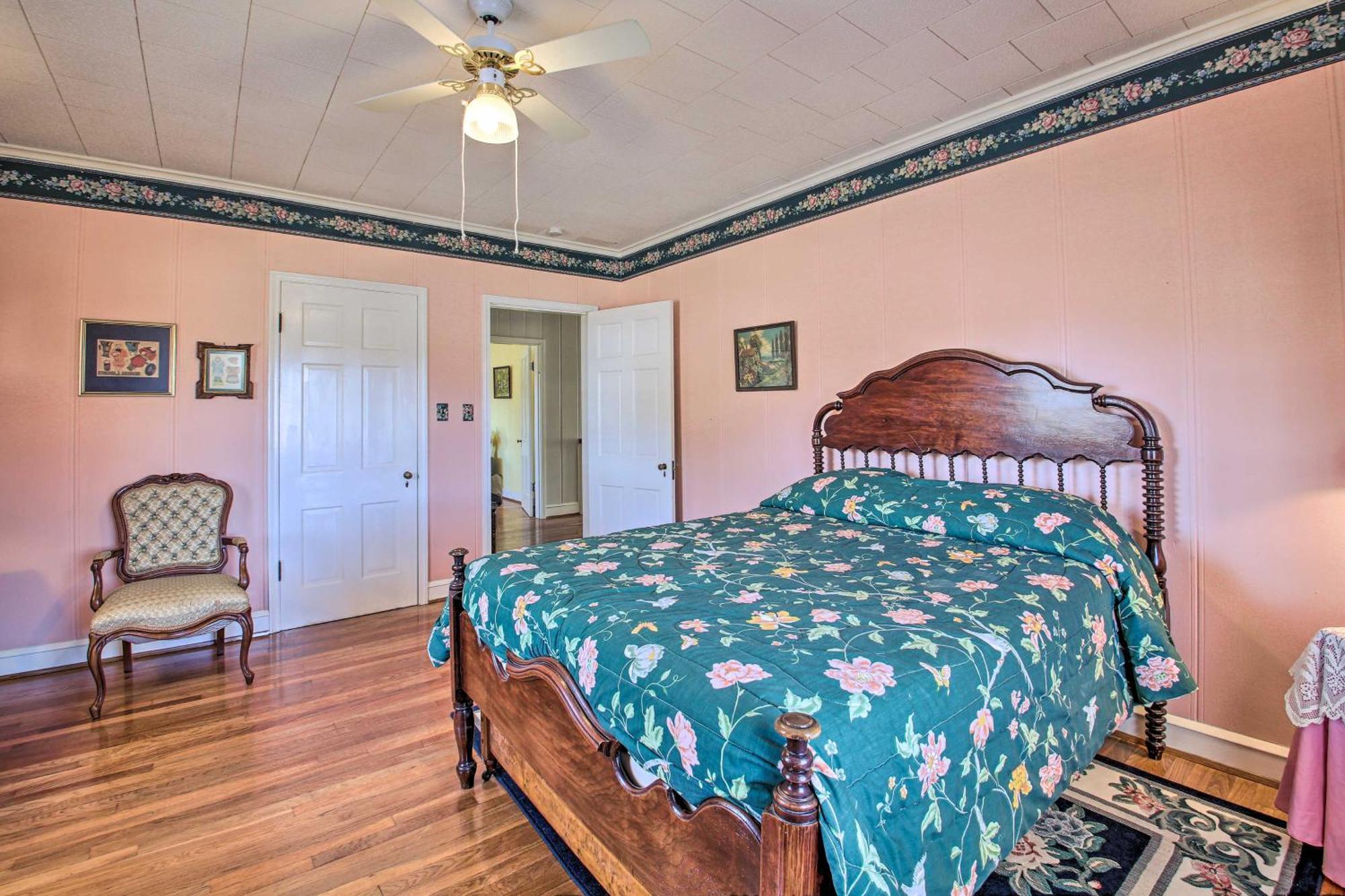 Delightful Retreat With Fireplace And Large Yard! Exterior foto
